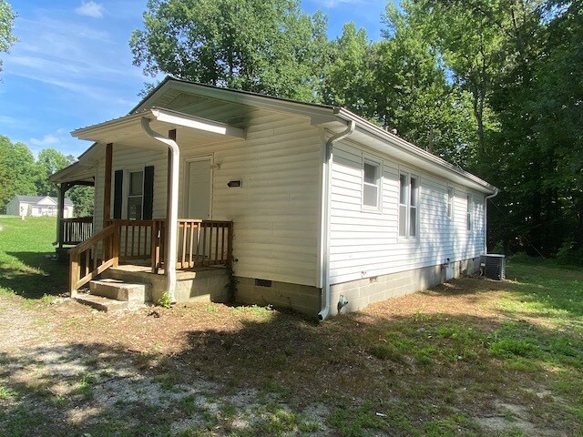 10671 Buggs Island Rd in Baskerville, VA - Building Photo - Building Photo