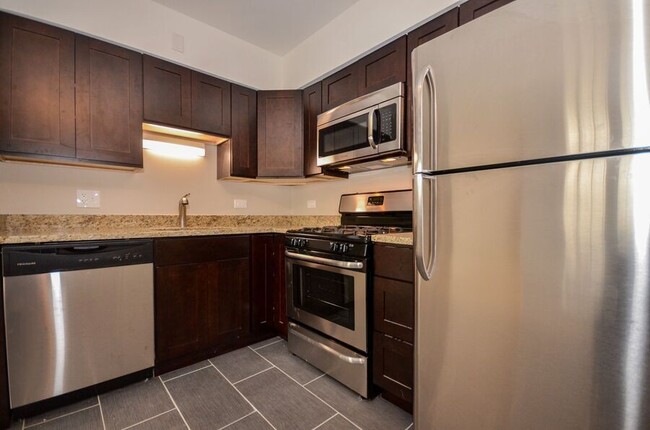 27 N Maple Ct in Addison, IL - Building Photo - Building Photo