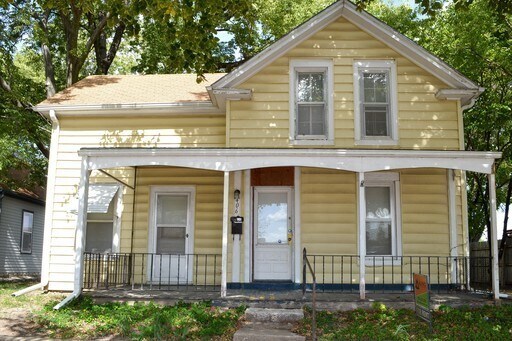 406 Osage St in Manhattan, KS - Building Photo