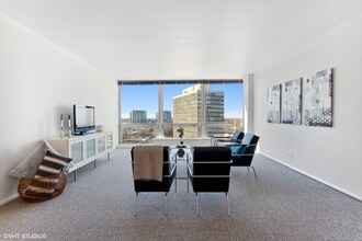 2400 N Lakeview Ave, Unit 1606 in Chicago, IL - Building Photo - Building Photo