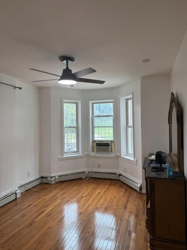 227A Manhattan Ave in Jersey City, NJ - Building Photo - Building Photo