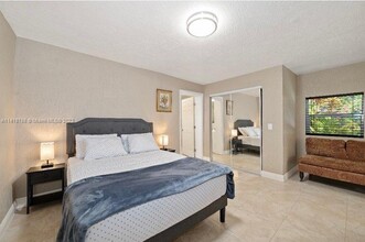 700 NE 164th St-Unit -2 in Miami, FL - Building Photo - Building Photo
