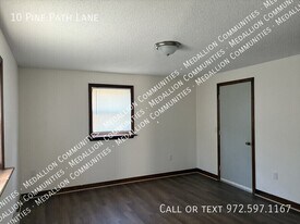 10 Pine Path Ln in Hendersonville, NC - Building Photo