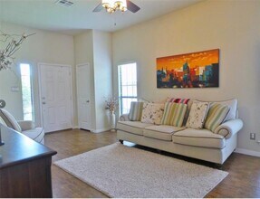 2711 Silver Oak Dr in College Station, TX - Foto de edificio - Building Photo