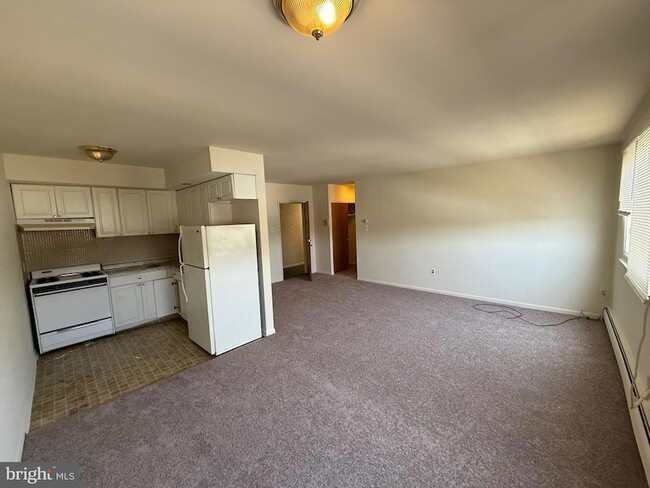 property at 910 Fox Chase Rd