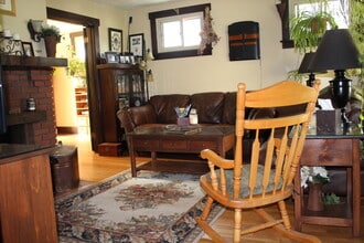 1004 Winterton St in Pittsburgh, PA - Building Photo - Building Photo