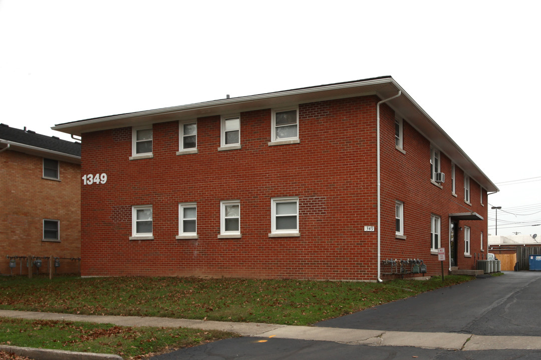 Royal Court Apartments in Lexington, KY - Building Photo