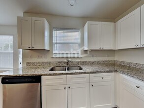 1568 Pebble Ridge Dr in Raleigh, NC - Foto de edificio - Building Photo