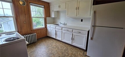 28 Crawford St in Cranston, RI - Building Photo - Building Photo
