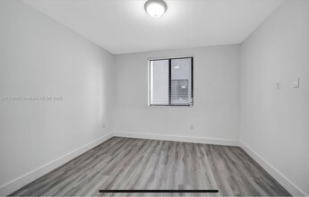 853 E 24th St, Unit 203 in Hialeah, FL - Foto de edificio - Building Photo