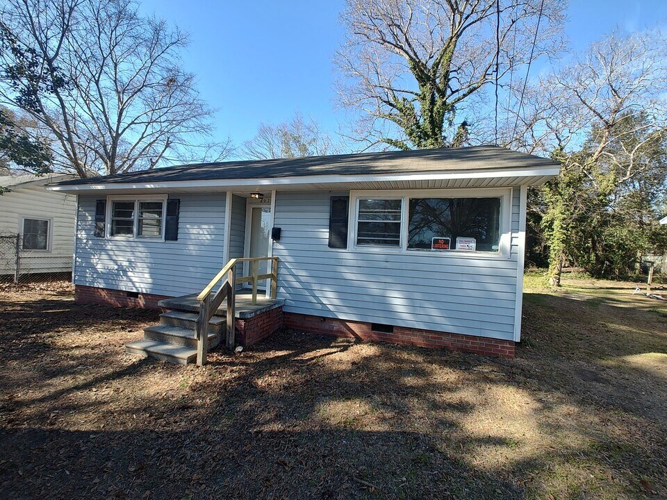 602 Dixon St in Kinston, NC - Building Photo