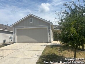 7002 Cozy Trail in San Antonio, TX - Foto de edificio - Building Photo