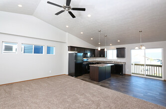 Rocky Ridge Townhomes in Sioux Falls, SD - Building Photo - Building Photo