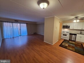 809 Red Lion Rd in Philadelphia, PA - Building Photo - Building Photo