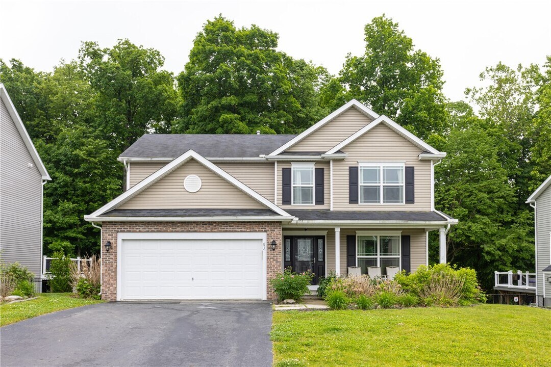 83 Southend Square in West Henrietta, NY - Building Photo
