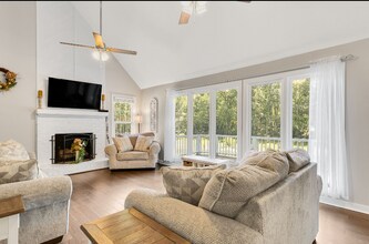 6825 Fieldwood Rd in Chester, VA - Building Photo - Building Photo