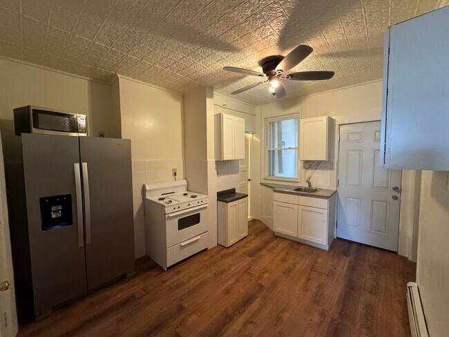8 Mulberry St, Unit 1st Fl in Yonkers, NY - Foto de edificio - Building Photo