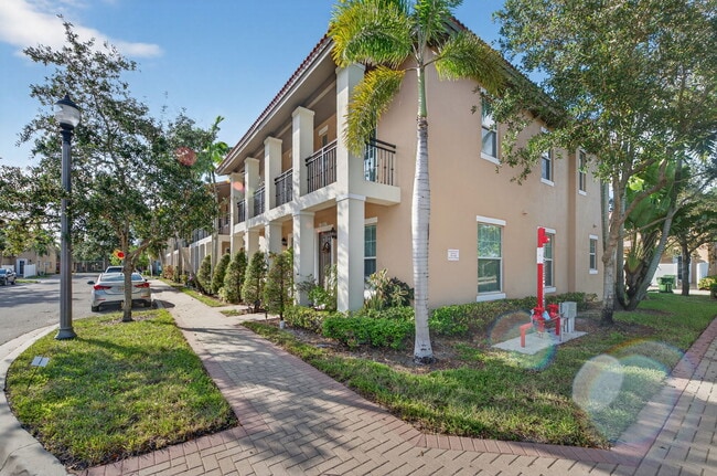 14615 SW 14th St in Pembroke Pines, FL - Building Photo - Building Photo