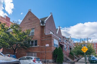 6 Renaissance Ct in Brooklyn, NY - Building Photo - Building Photo