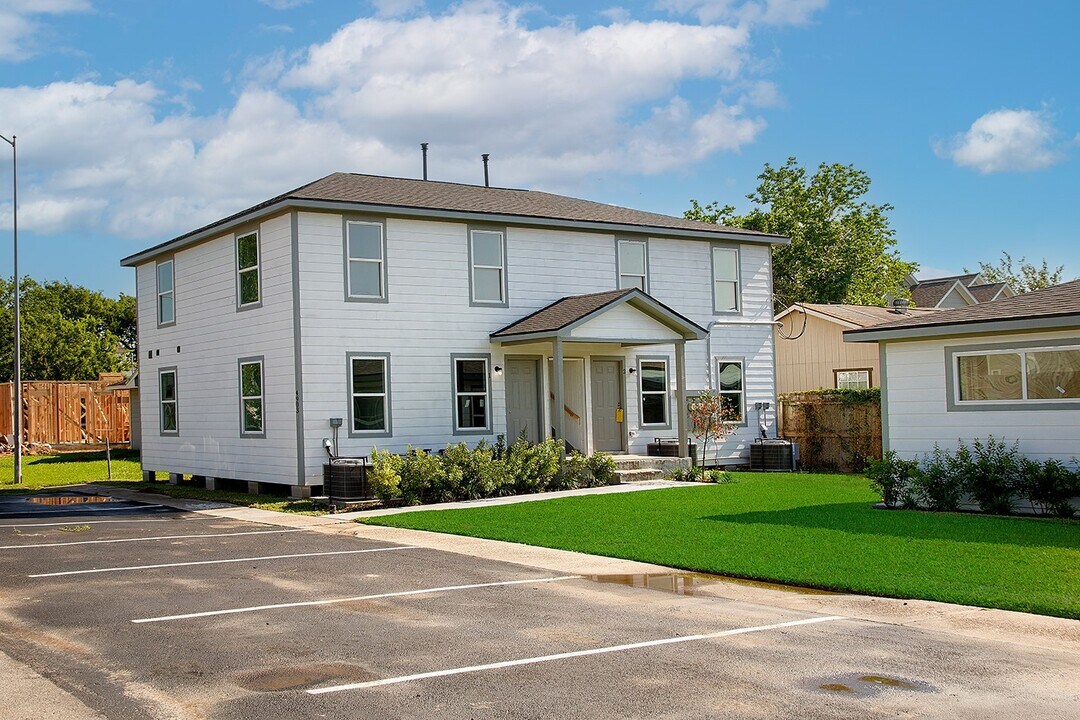 4903 Noble St in Houston, TX - Building Photo