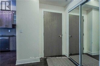 9088 Yonge St in Richmond Hill, ON - Building Photo - Building Photo