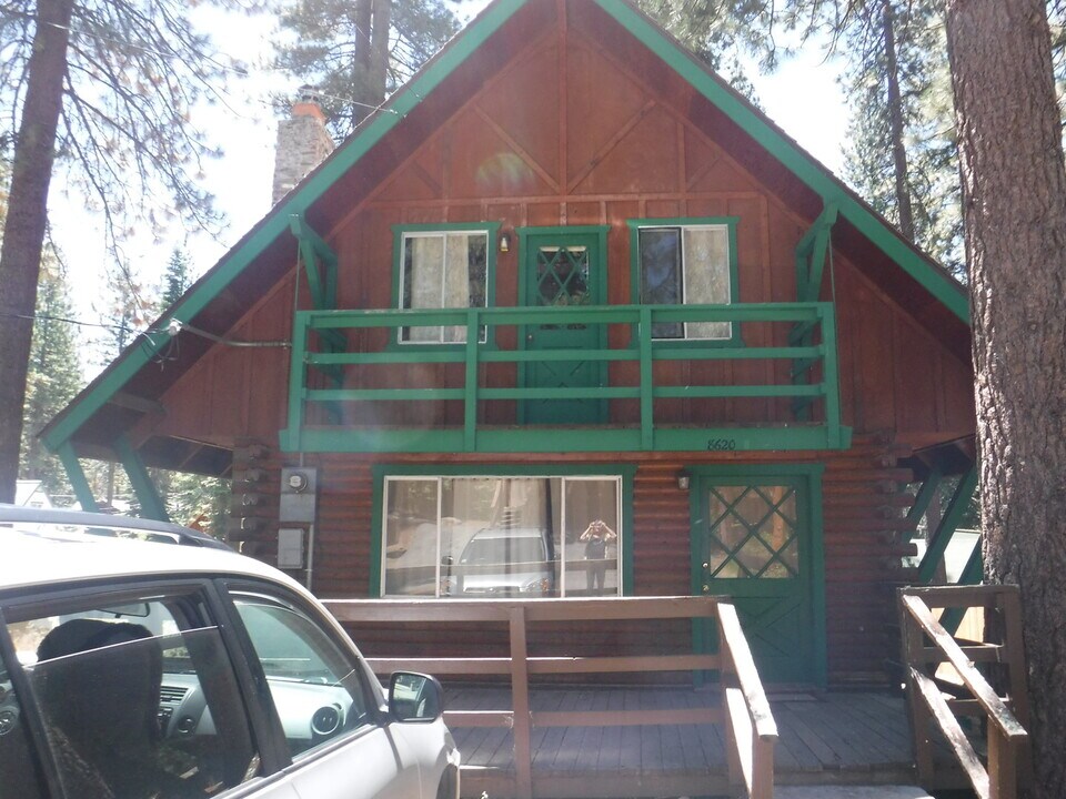8620 Loch Levon Ave in Kings Beach, CA - Building Photo