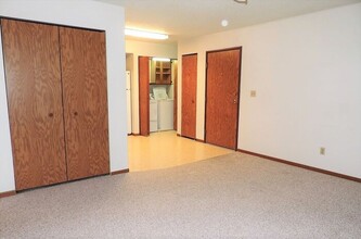 468 Peterson St in Iowa City, IA - Building Photo - Building Photo