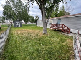 2403 Diamond Dr in Riverton, WY - Foto de edificio - Building Photo