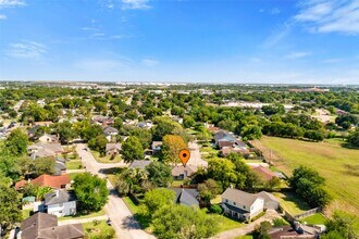 11710 S Seawood Dr in Houston, TX - Building Photo - Building Photo