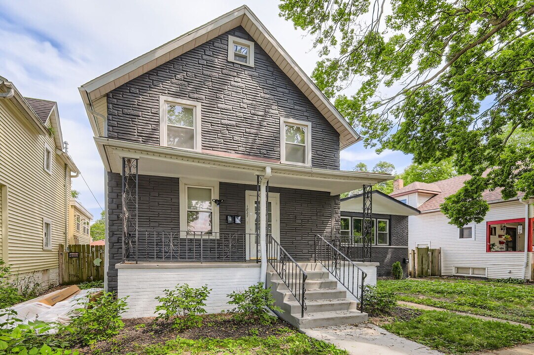 1827 Grey Ave, Unit 2 in Evanston, IL - Foto de edificio