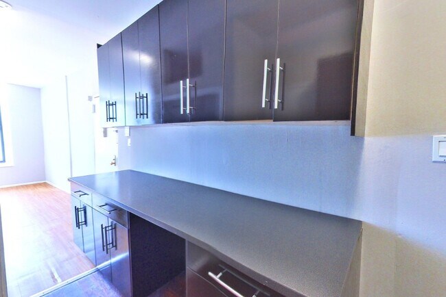 171 E 102nd St in New York, NY - Building Photo - Building Photo