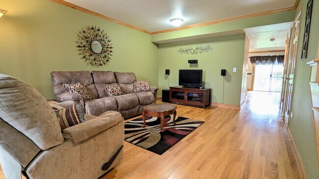 255 N 11th St in Wheeling, IL - Building Photo - Building Photo