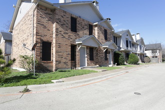 Texas Star Townhomes in Plano, TX - Foto de edificio - Building Photo