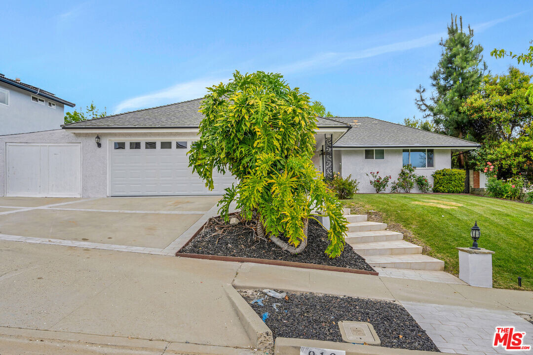 816 Boxthorn Ave in Thousand Oaks, CA - Building Photo