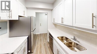 3189 King St E in Kitchener, ON - Building Photo - Building Photo