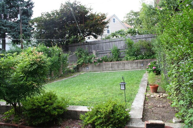 7821 46th Ave in Elmhurst, NY - Building Photo - Building Photo