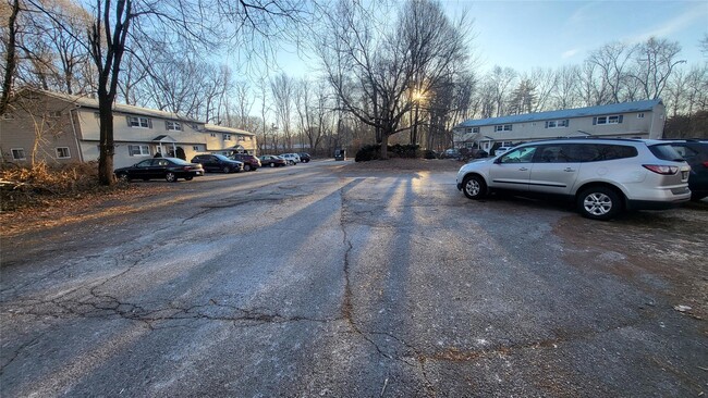 40 Haviland Rd in Hyde Park, NY - Building Photo - Building Photo