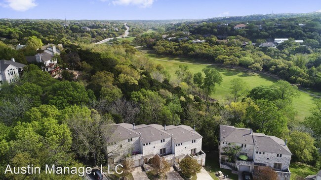 9201 Simmons Rd in Austin, TX - Foto de edificio - Building Photo