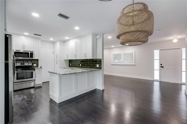 6700 SW 49th Terrace in Miami, FL - Building Photo - Building Photo