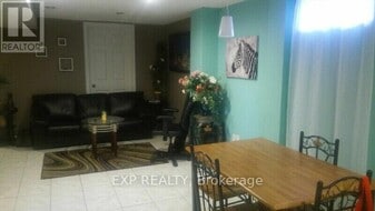 31 Matterdale Ave in Brampton, ON - Building Photo