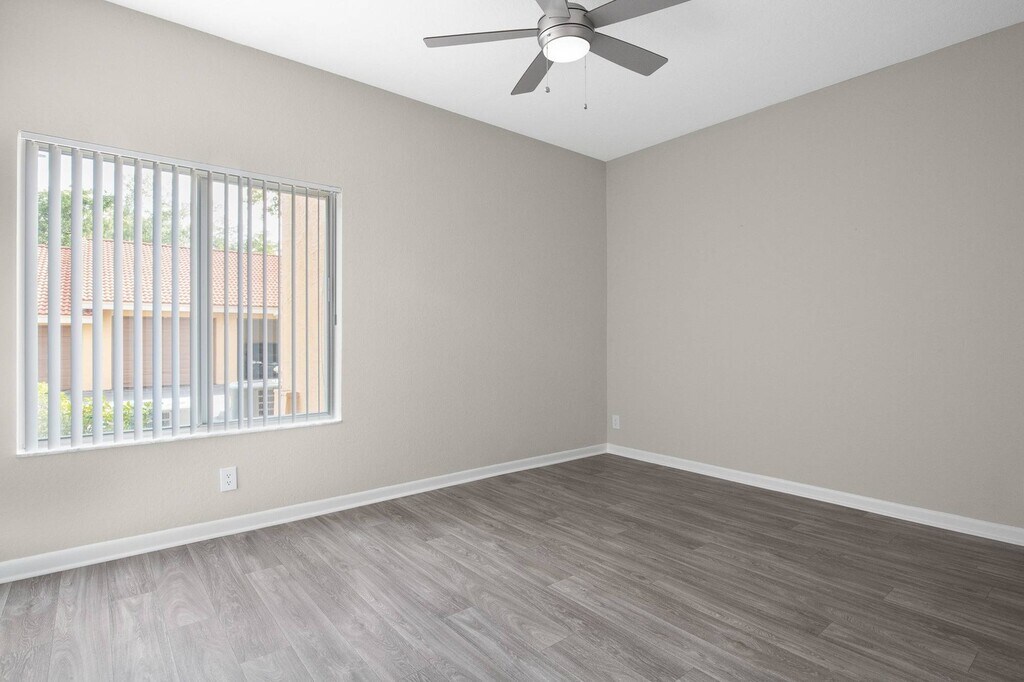 Pinebrook Pointe Apartments in Margate, FL