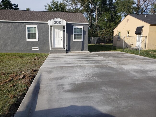 property at 206 W Dewey Ave