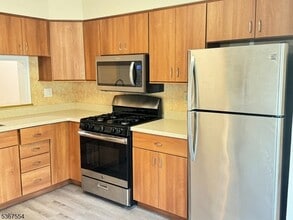 3606 Cricket Cir in Edison, NJ - Building Photo - Building Photo