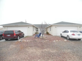 1700 Sycamore Ave in Pahrump, NV - Building Photo