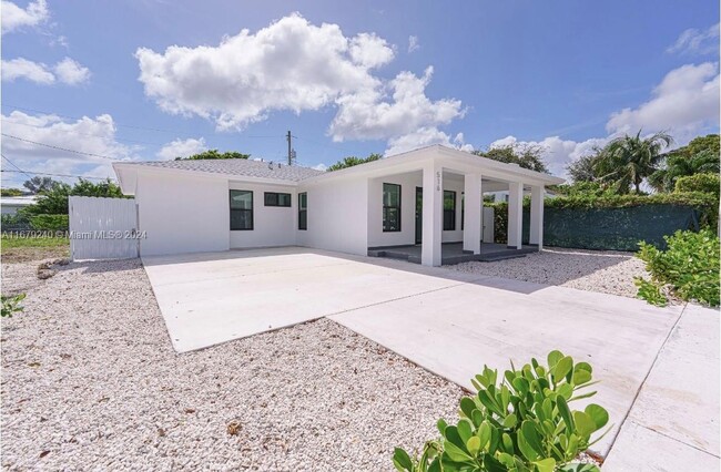 516 NW 47th Terrace in Miami, FL - Building Photo - Building Photo