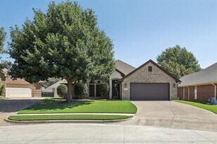 7509 Bunker Ct in Benbrook, TX - Building Photo
