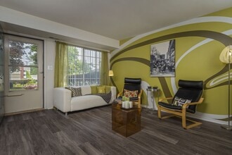 Village Club of Rochester Hills in Shelby Township, MI - Foto de edificio - Building Photo