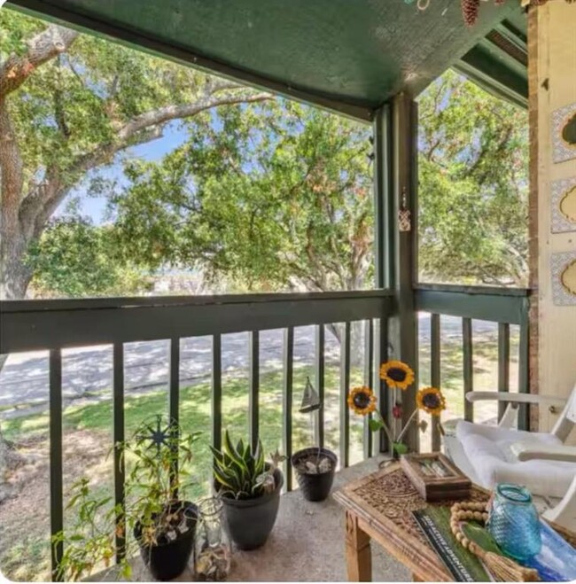 property at 1516 Bay Area Blvd