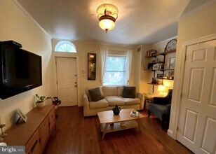 130 Manton St in Philadelphia, PA - Building Photo - Building Photo