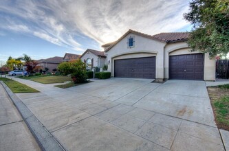 1872 Ryan Ave in Clovis, CA - Building Photo - Building Photo